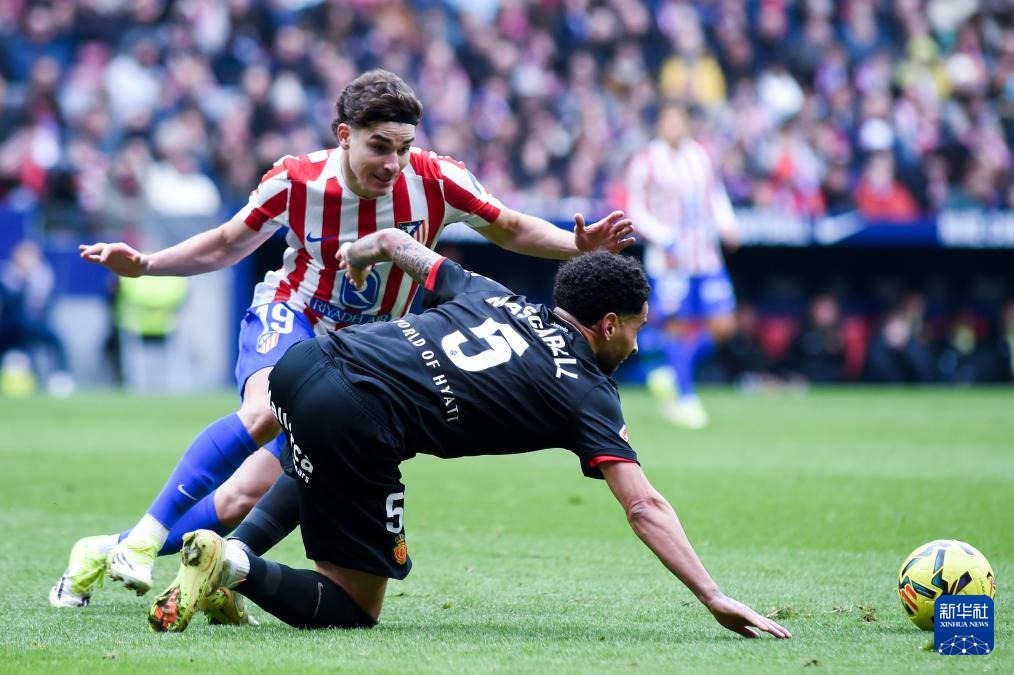 半场战报：勒沃库森0-1多特，安塞尔米诺头槌破门